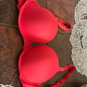 Victoria's Secret Smooth T-Shirt Bra in Bright Pink-Red